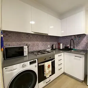 Apartamento Artistic Digital Getaway - Patio & Great Location!, Lisboa